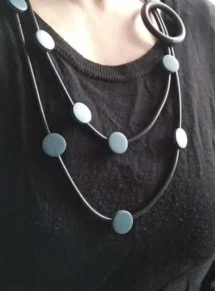 ⭐Design Silver Wood Circle and Rubber Necklace - Picture 5 of 6